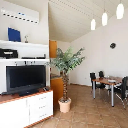Josip Apartment Vir