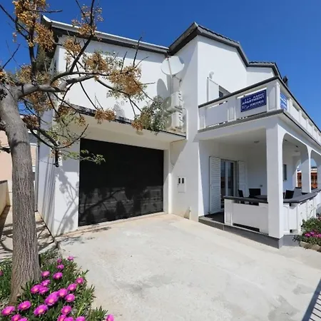 Josip Apartment *